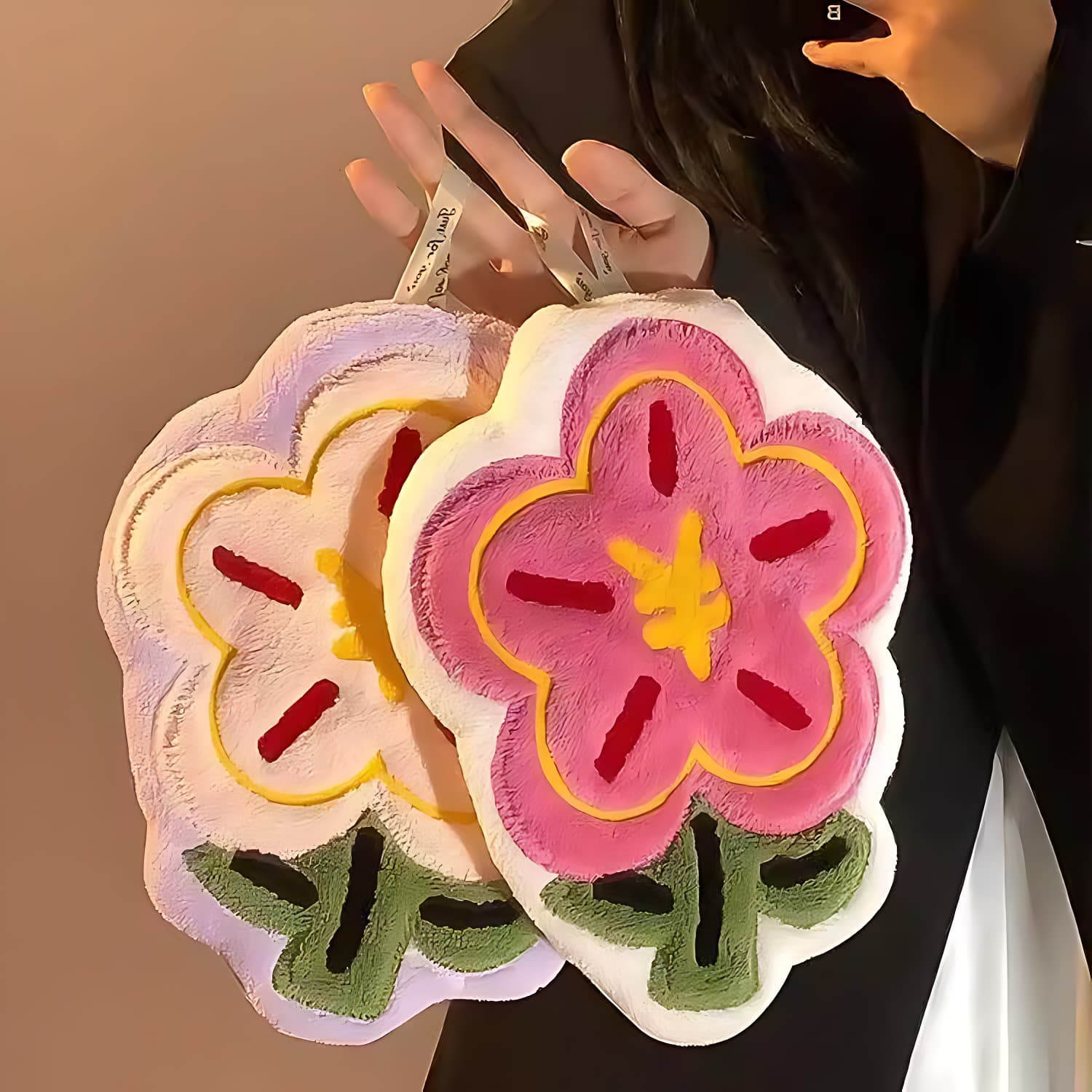 Money flower cute kitchen and bathroom small towel, non-shedding coral fleece super absorbent quick-dry hanging hand towel