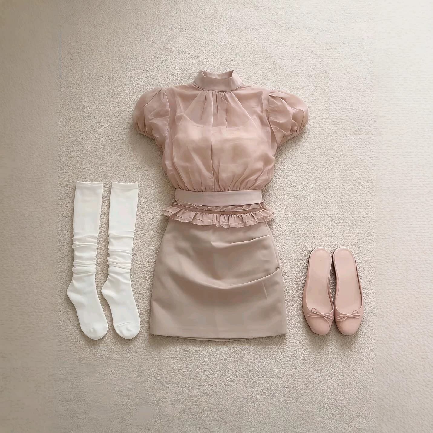 Two-piece dress set from a top-tier brand boutique in Nanyou, Shenzhen. Direct from the factory, offering first-hand wholesale women's clothing.
