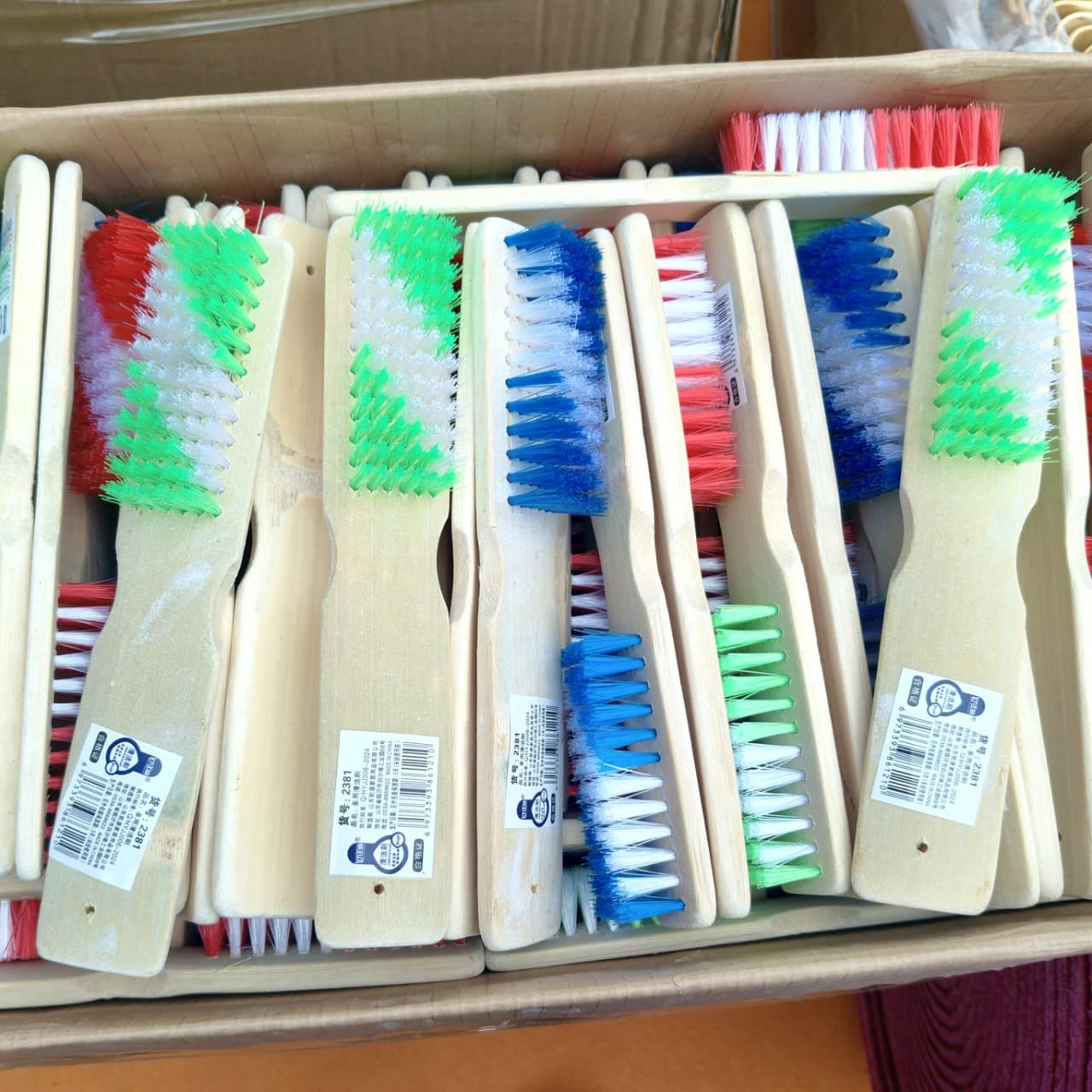 Two Yuan Boutique Labeled Bamboo Shoe Brush Supermarket Model