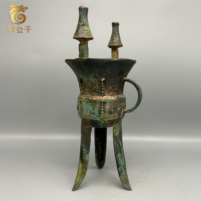 Shang Dynasty Beast Face Pattern Jia Tripod and Jue Cup, Antique Bronze Wine Vessel, Museum Decoration, Chinese Soft Furnishing Art Piece