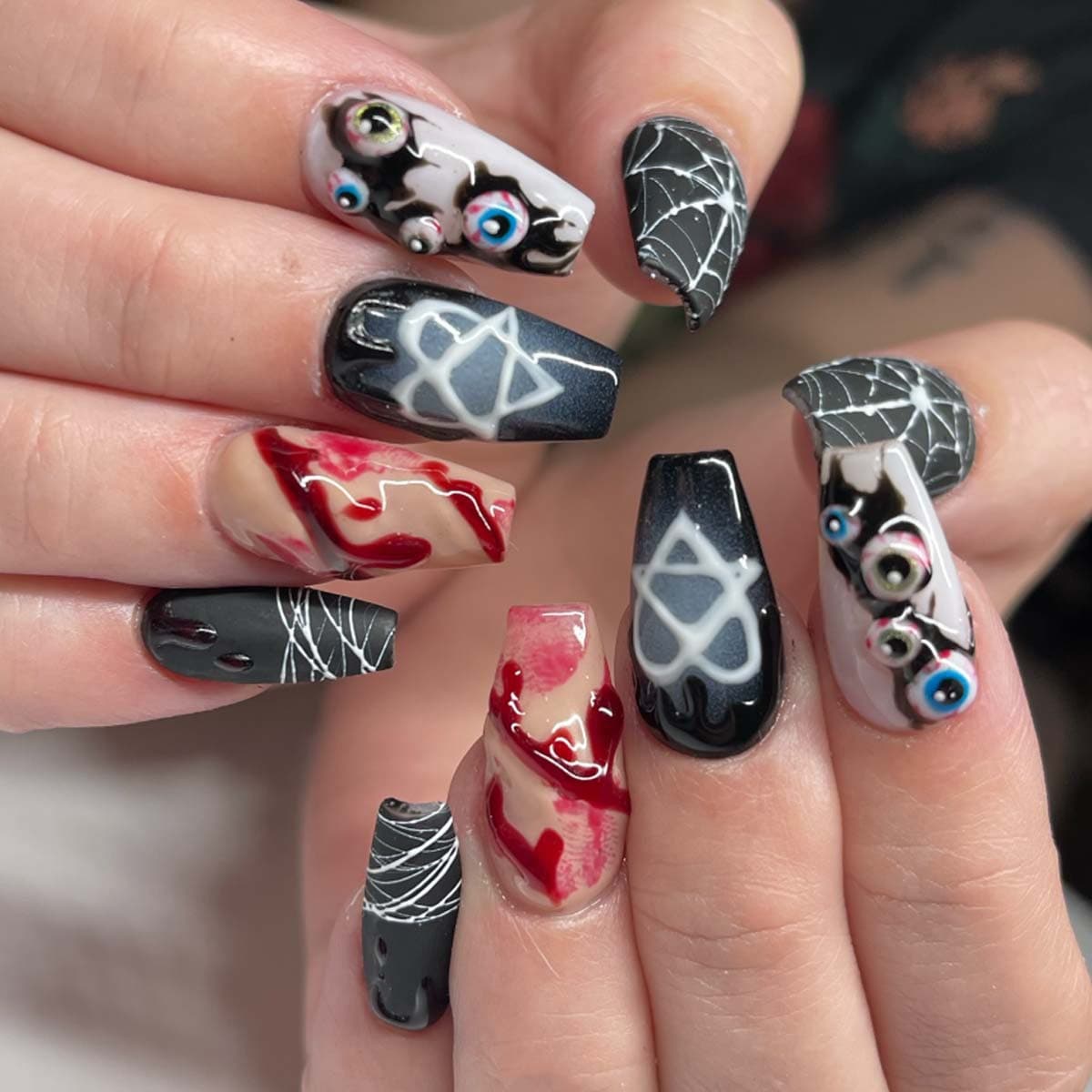Dark Bloody 3D Eyeball Press-On Nails Spider Web Inverted Pentagram Blood Stain Medium-Long Coffin Nails Subculture Fake Nails
