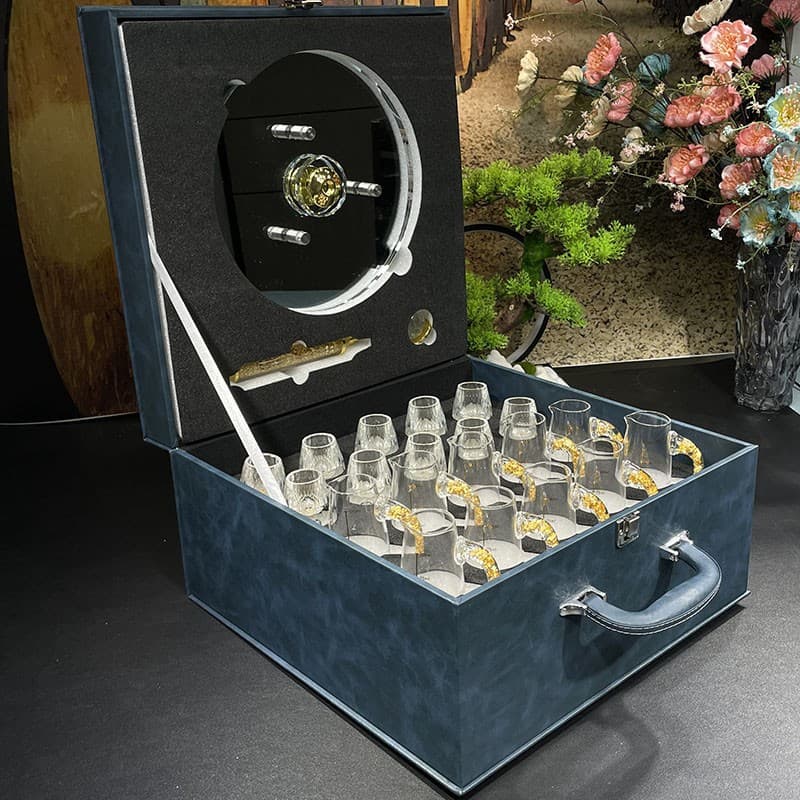 Perfect Diamond-Cut Teardrop Gold-Foil Baijiu Shot Glass & Wine Divider Set with Gift Leather Case