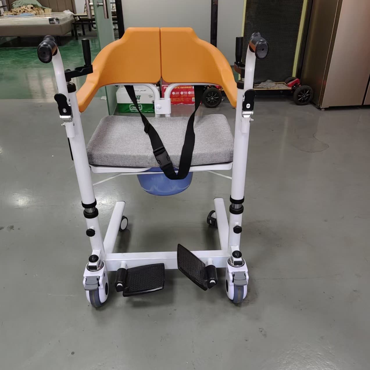 Multi-Function Hand-Crank Transfer Lift for Disabled Care, Multifunctional Toilet Height-Adjustable Transfer Chair