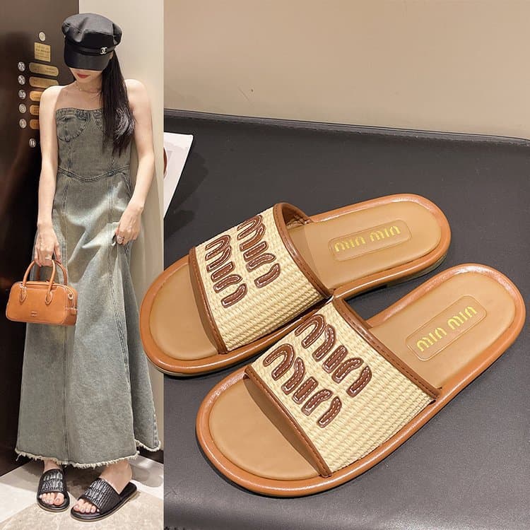 European Women's Shoes 2026 New Woven Flat Sandals for Summer Outdoor Beach Vacation Casual One-Strap Slides