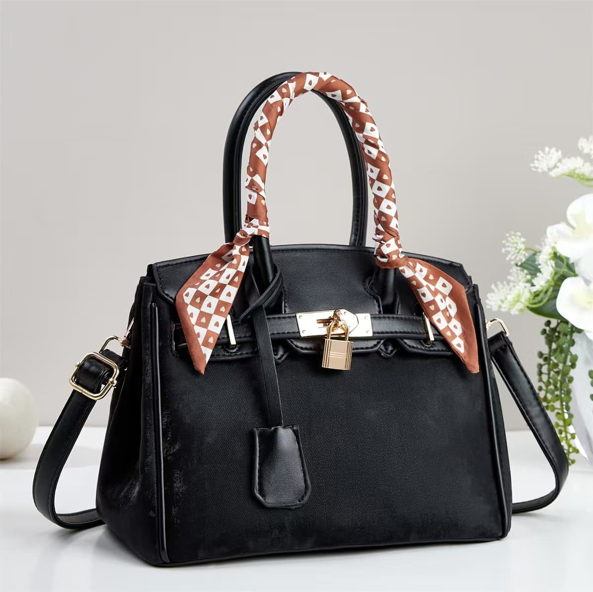 2026 Light Luxury Retro Platinum Bag with a High-End Feel, Commuter Style Handbag and Crossbody Bag for Women, Factory Wholesale in Stock