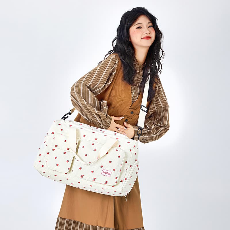 Short-Distance Travel Bag Strawberry Business Trip Travel Bag Women's Lightweight Portable Crossbody Bag Multifunctional Sports Fitness Bag