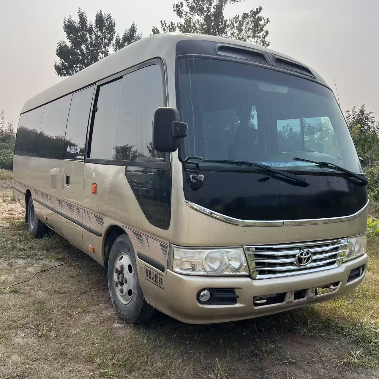 Cross-border Toyota Coaster 19-23 Seater Medium Bus Luxury Commuter Bus Euro III Emission Medium Bus
