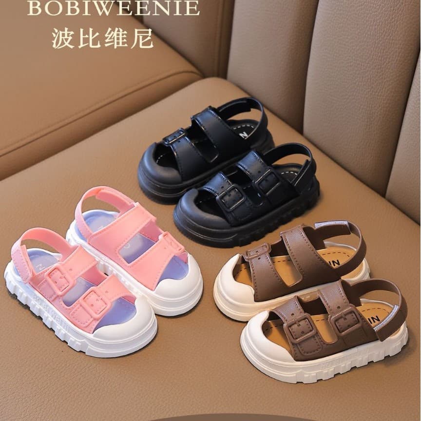 2026 New Korean Style Girls' Sandals, High-End Closed-Toe Anti-Collision Fashion Cartoon Cute Children's Sandals Wholesale