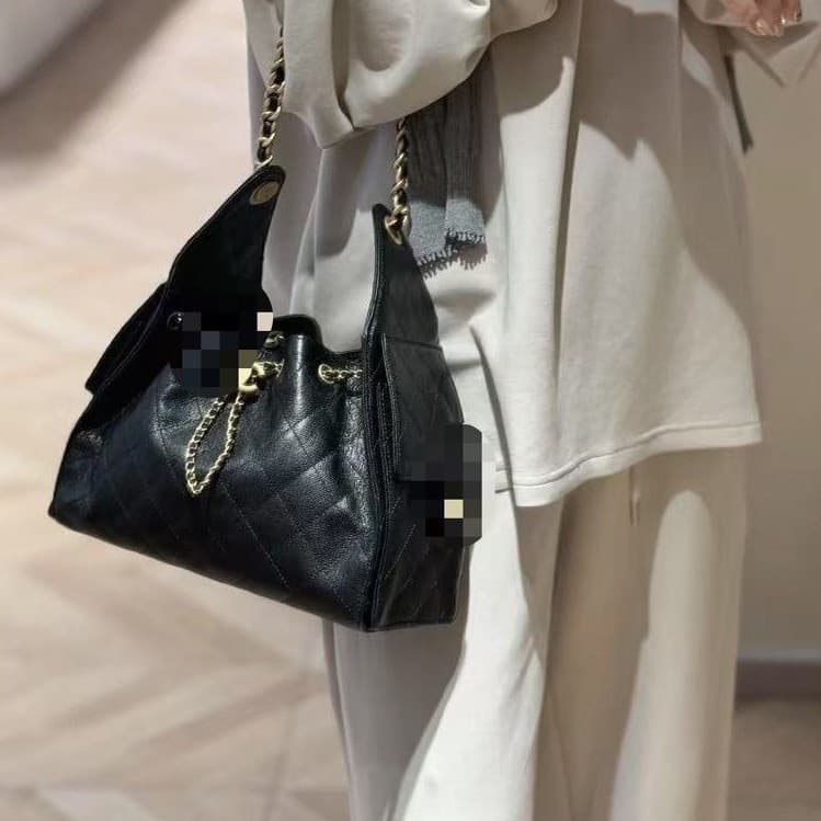 Minimalist Black 2025 Autumn/Winter New Quilted Hobo Bag for Women with Drawstring Chain, Lightweight Shoulder Bag, Underarm Bag