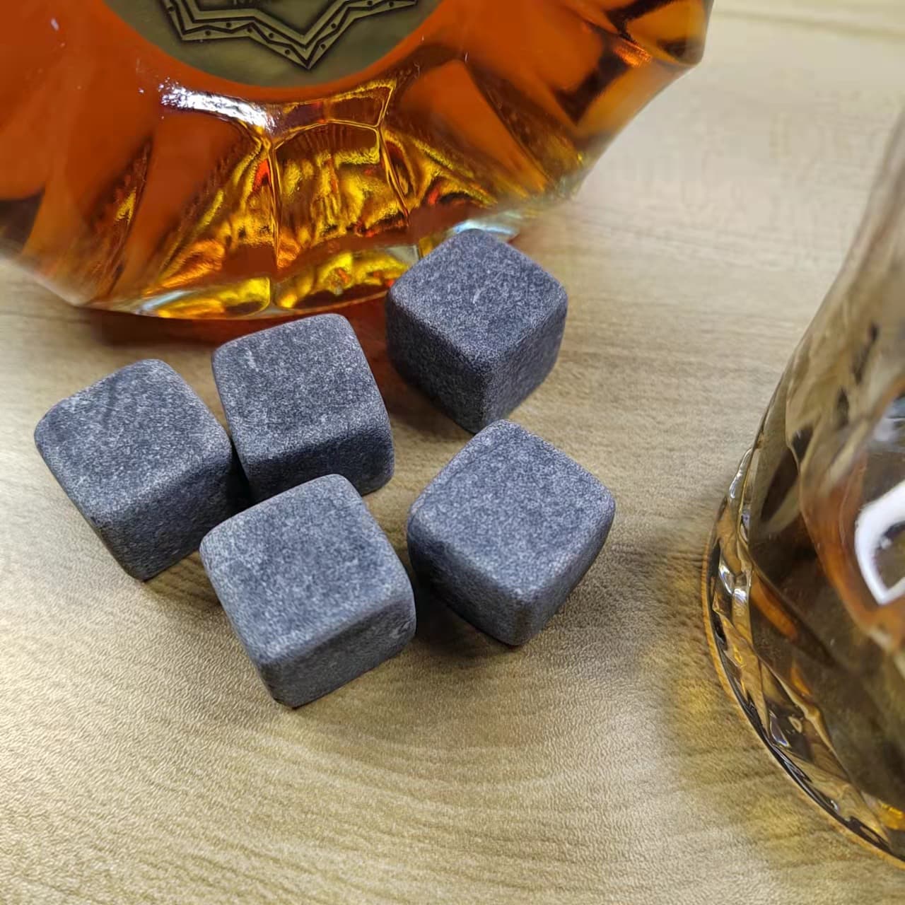 Whisky Chilling Stones Natural Granite Ice Cubes Wine Aerating Stones Black Granules Marble Ice Stones Manufacturer