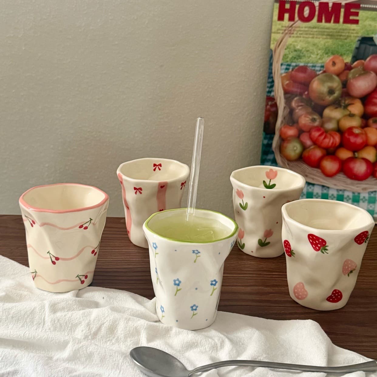 Creative Paper Texture Hand-Pinched Irregular Fold Ceramic Coffee Cup, High-Aesthetic Ceramic Handled Cup for Tea and Water