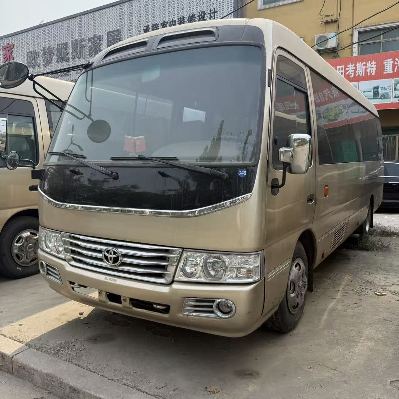 Cross-border Sale Coaster Small and Medium Minibus 19 Seats 23 Seats Comfortable Seats Corporate Tourist Shuttle