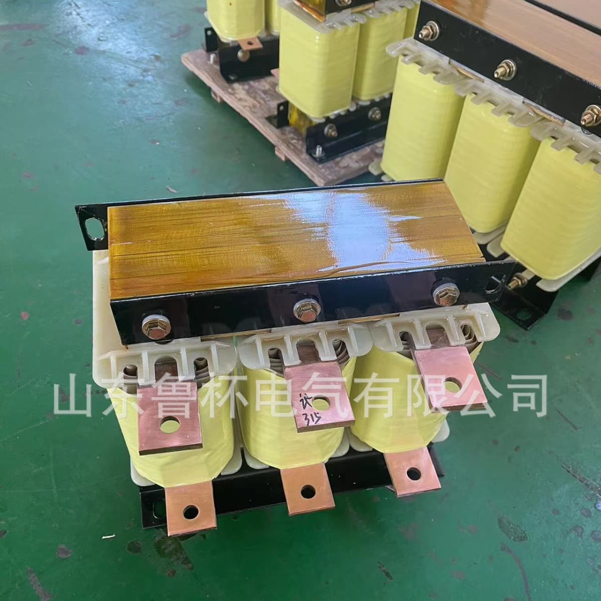 Lubei Electric OCL-18.5KW-50A output reactor can extend the service life of the motor.