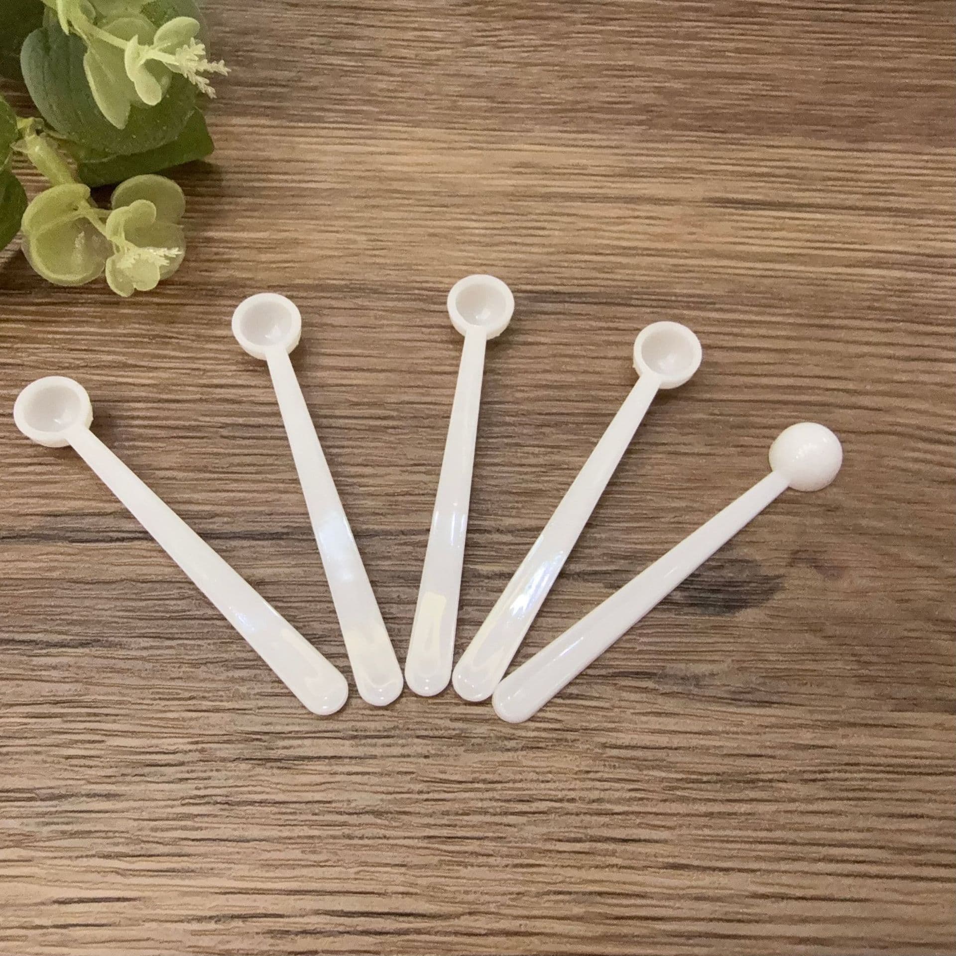 0.1g Mini Spoon 0.2ml Plastic Liquid Measuring Spoon, Powder Scoop, Bulk ZY11035