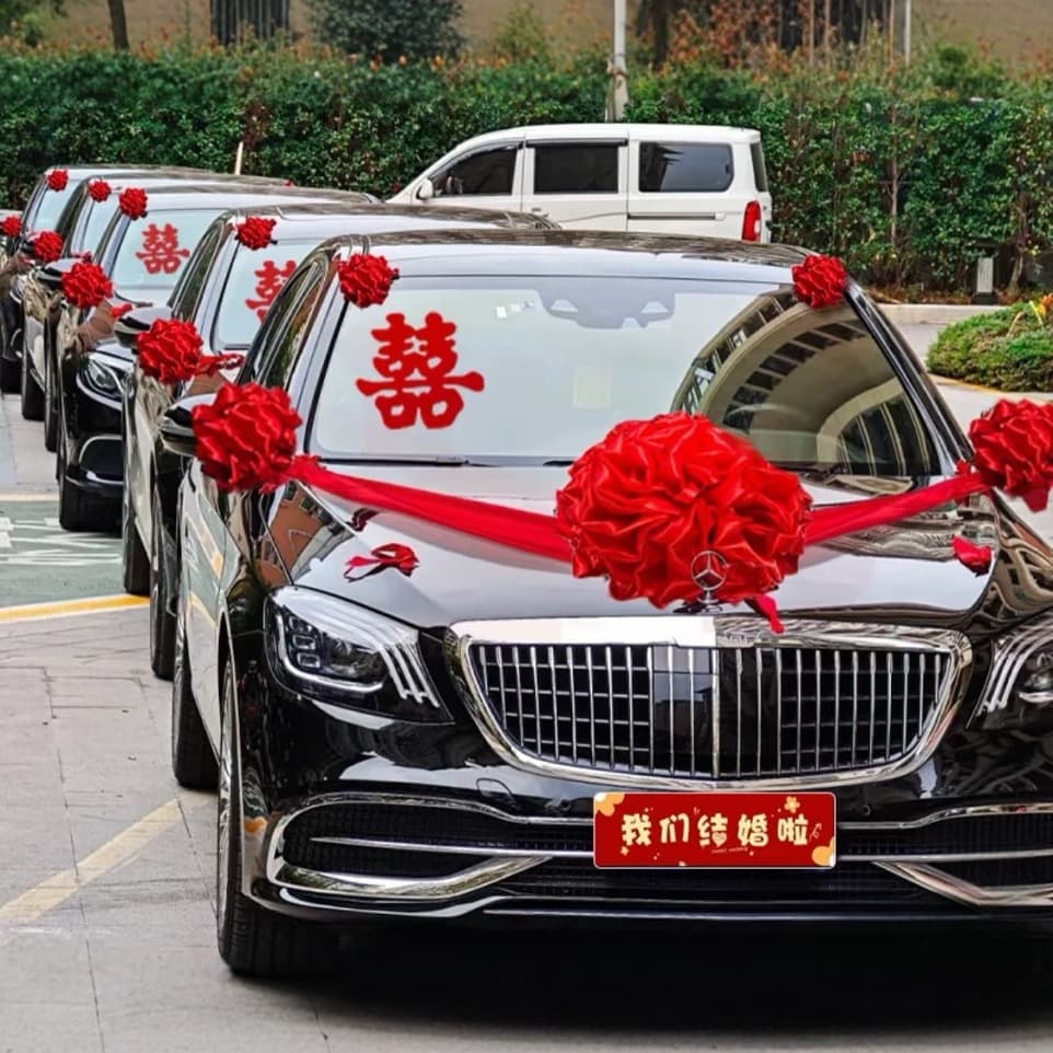 Wedding car decoration Chinese hydrangea car front big red flower ball wedding car fleet flower new car delivery engineering vehicle