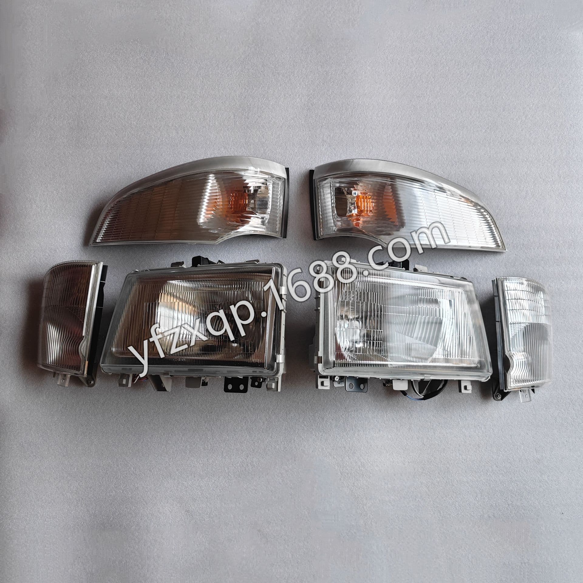 Applicable to Mitsubishi Canter Cab Car Light Headlight Turn Signal Front Small Light Canter MITSUBISHI