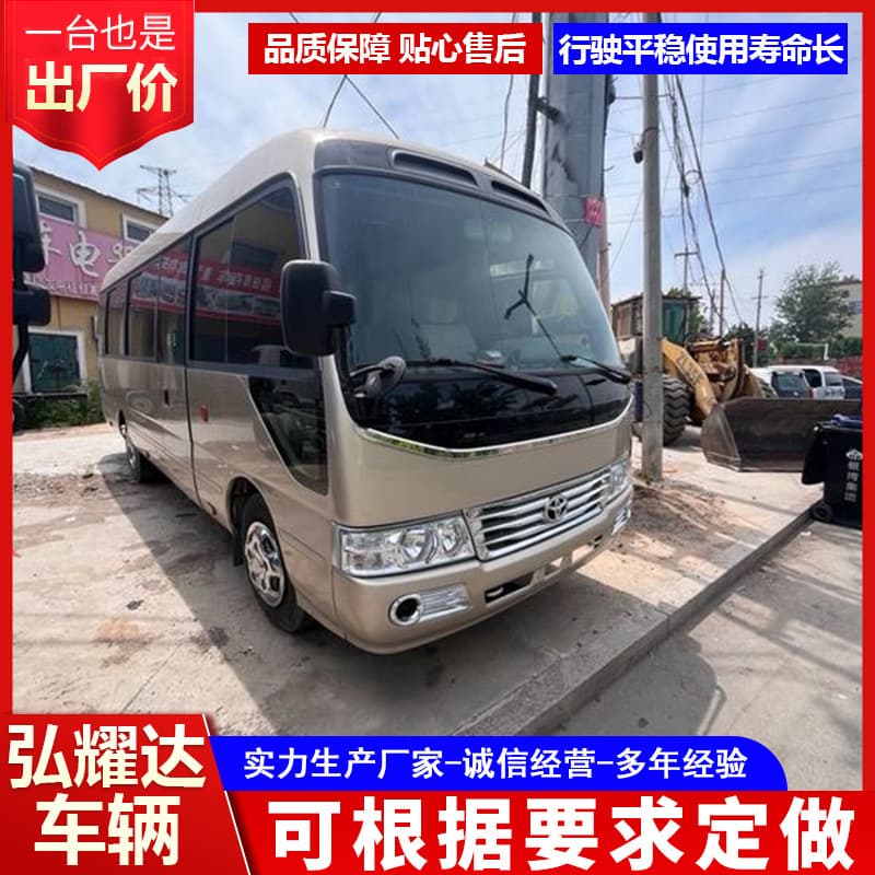 Toyota Coaster minibuses with 19 or 23 seats, suitable for cross-border travel, business tourism, corporate commuter shuttles, and employee pick-up and drop-off.