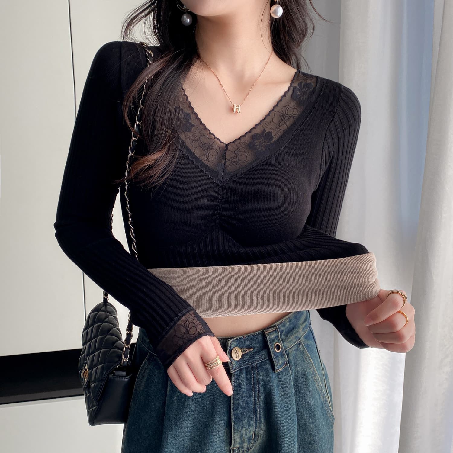 Lace Trim V-Neck Top with Built-in Bra Warm Shirt Women's Autumn/Winter Slim-Fit Long-Sleeve Fleece-Lined Thickened Inner Layer Base Layer