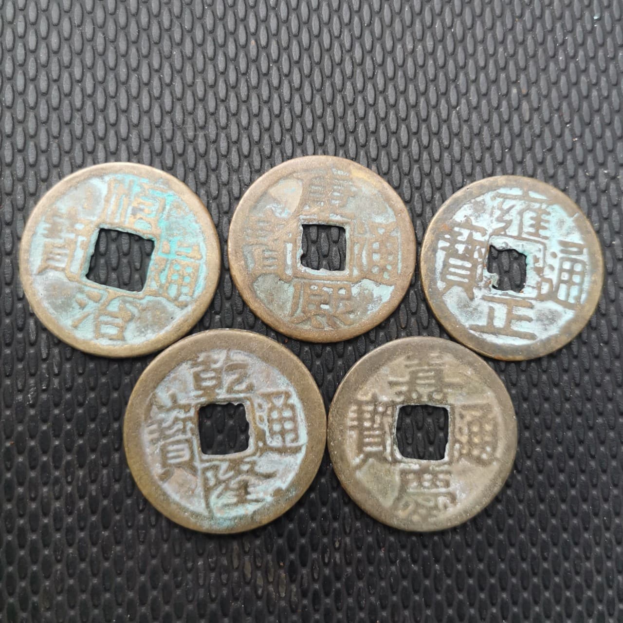 Factory direct copper 2.4 Five Emperor coins, handmade imitation antique coins for placement at thresholds.