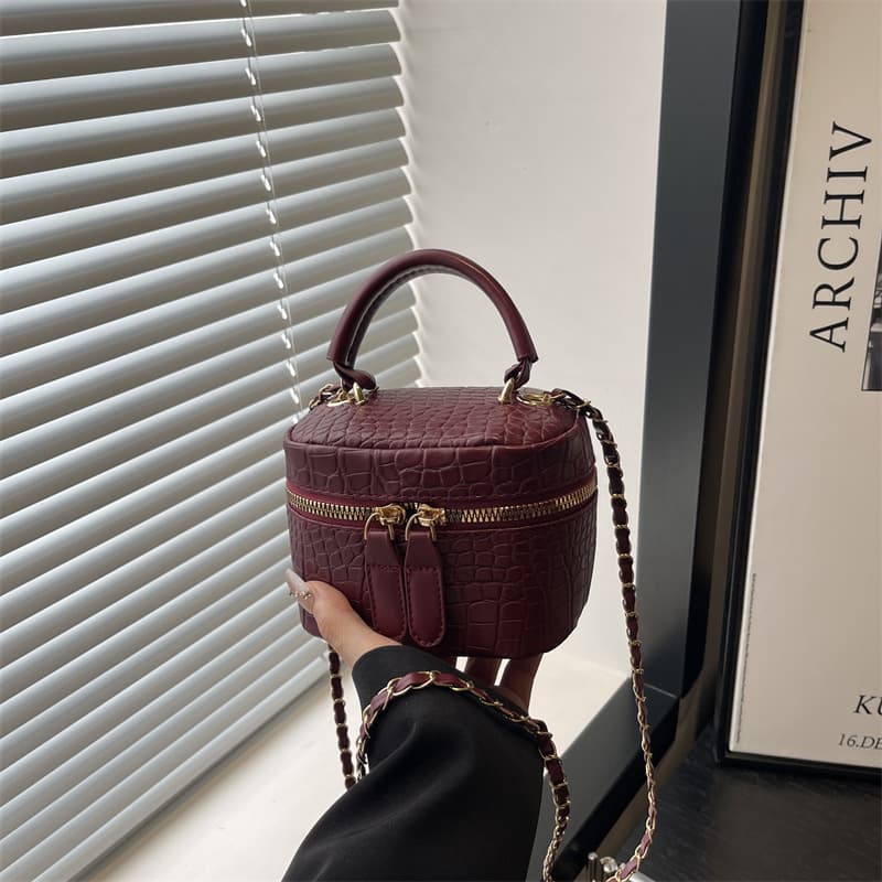 Women's shoulder bag, fashionable rhombus chain small square bag, new versatile trendy shoulder bag, handheld box bag