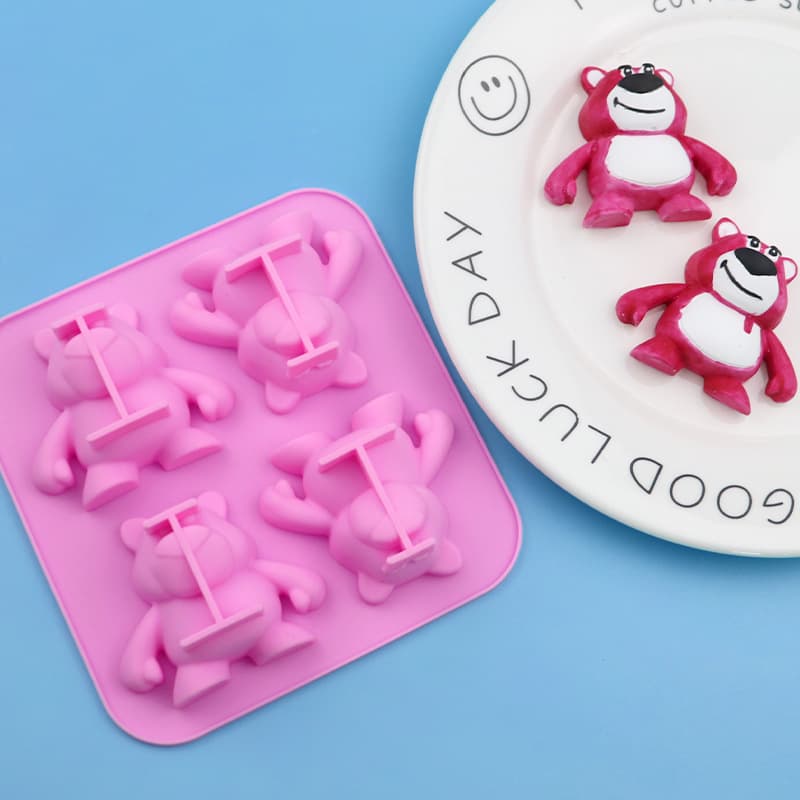 Spot wholesale 4 berry bear silicone cake mold cartoon image baby rice cake food supplement mold high temperature resistance