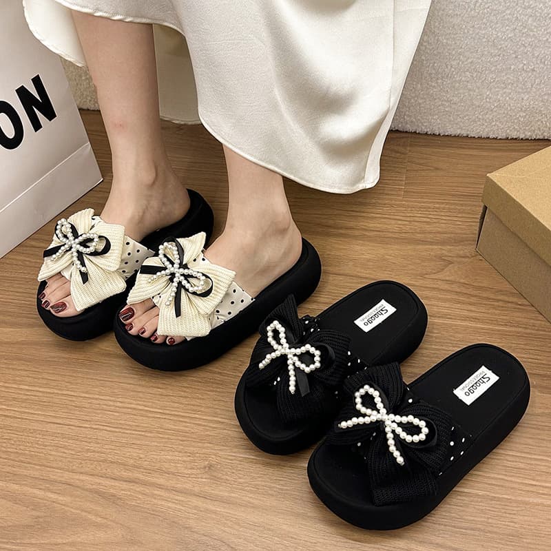 Korean Polka Dot Bow Slippers Women Summer Outdoor 2026 New Trendy Sandals Versatile Thick Sole One-Strap Sandals