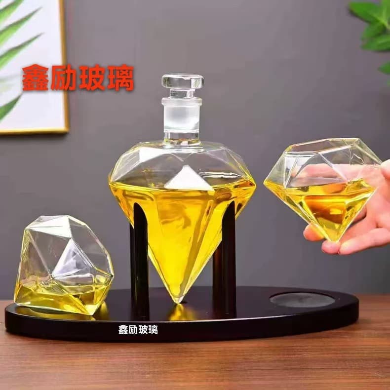 Spot glass diamond whiskey bottle high borosilicate craft bottle cross-border special-shaped bottle