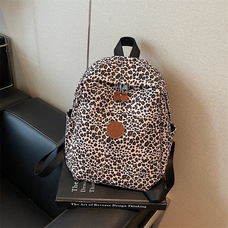 Small leopard print 2025 new style backpack, versatile casual travel backpack, high-end fashion casual women's school bag