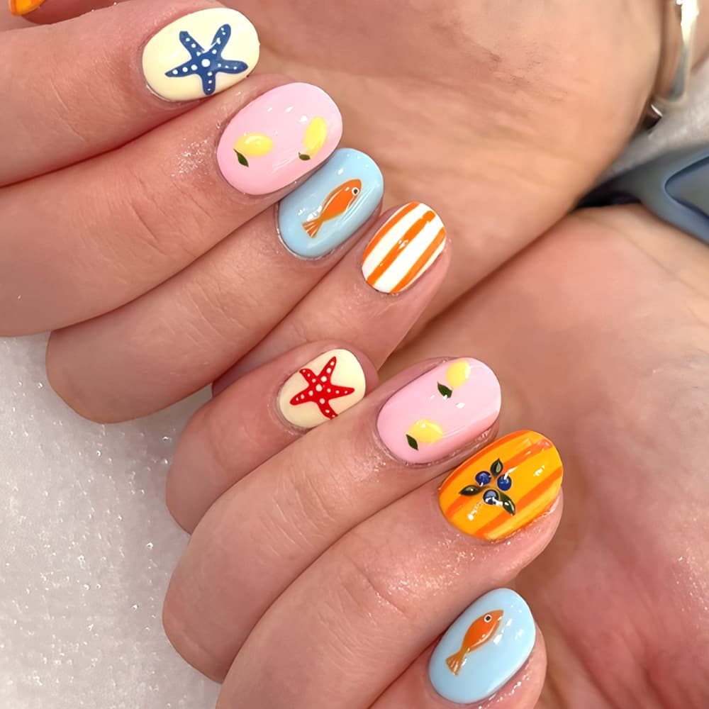 Short glossy square nails, simple starfish and grape stripes, sweet and fashionable spring and summer cartoon wearable nails, 24 pieces removable
