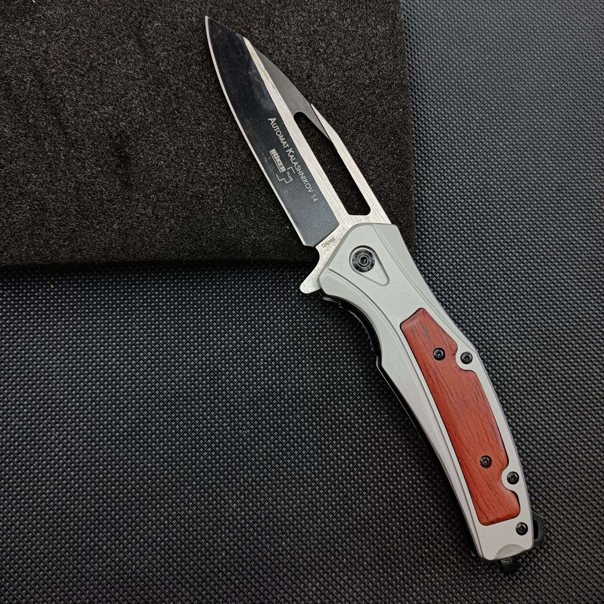 Factory Wholesale Outdoor Camping Folding Knife, Wood Handle Portable Home Package Opening Knife, Self-Defense Survival Knife
