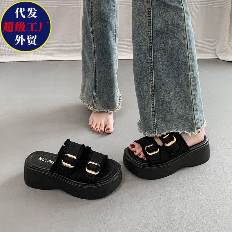2026 New Trendy Thick-Soled Platform Sandals for Women Summer Outdoor Fashion High-End Wedge Heel Slippers