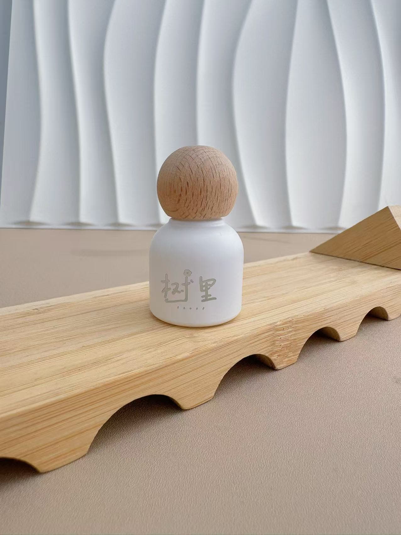 Wooden Cap Roller Ball Bottle 10ml Essential Oil Refillable Bottle High-End Perfume Roller Ball Portable Perfume Sample Bottle Laser Logo
