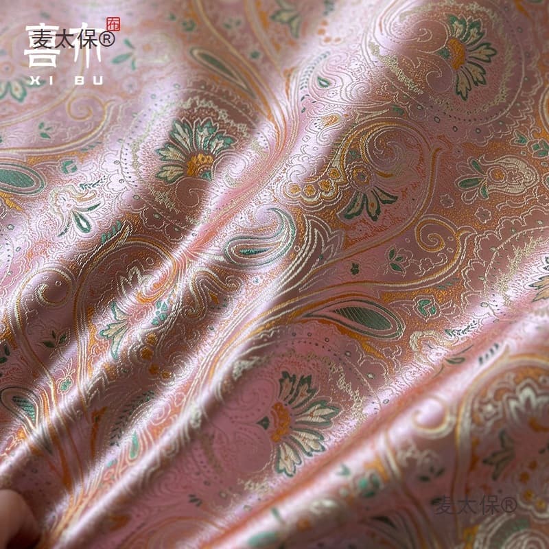 Pipa flower brocade fabric, light pink cloud shoulder, light luxury court paisley Persian style pattern jacquard embroidery, embroidered with embroidered embroidery.