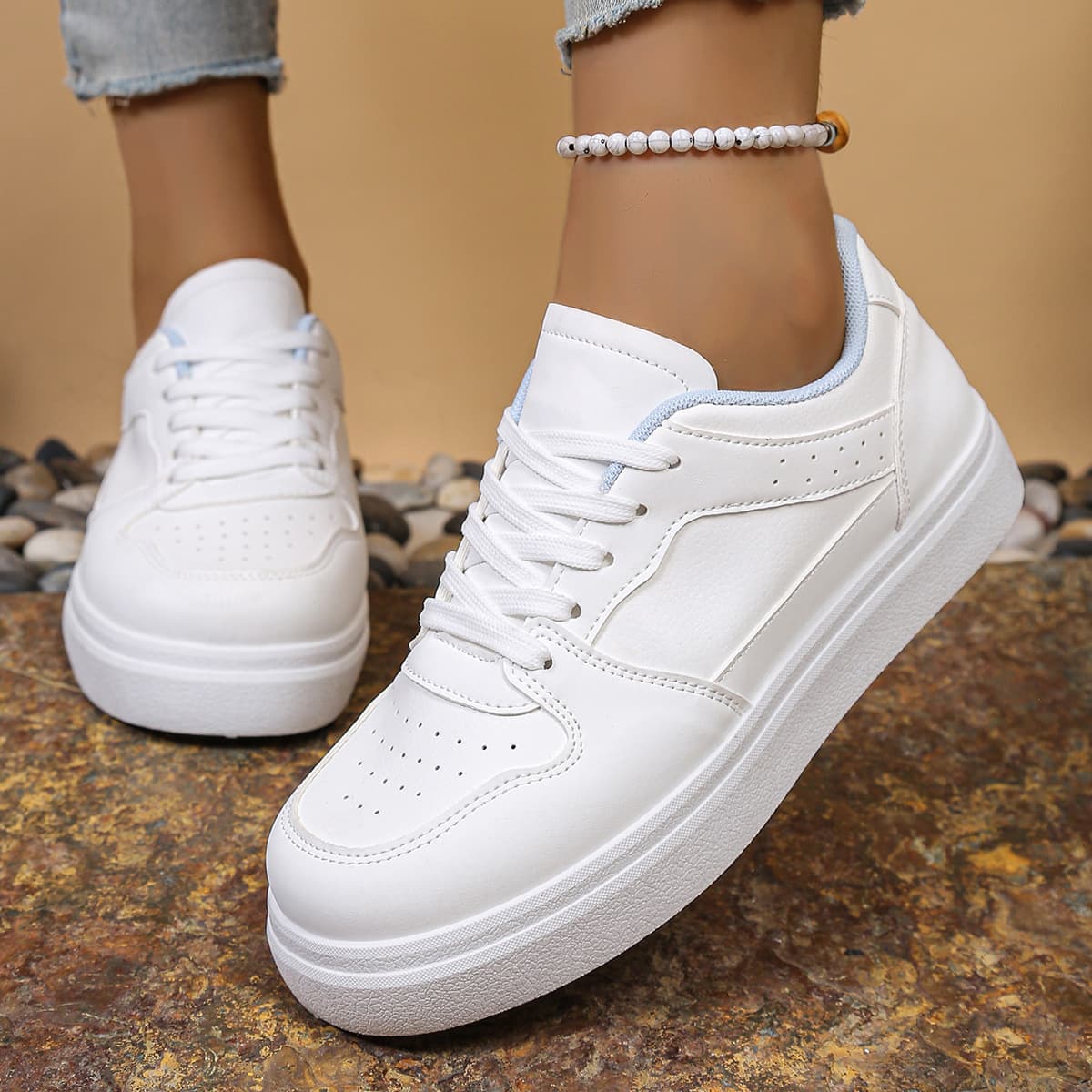 2025 Fall New Round Toe Lace-up Flat Casual Versatile Lightweight Comfortable White Sneakers Women's Wholesale