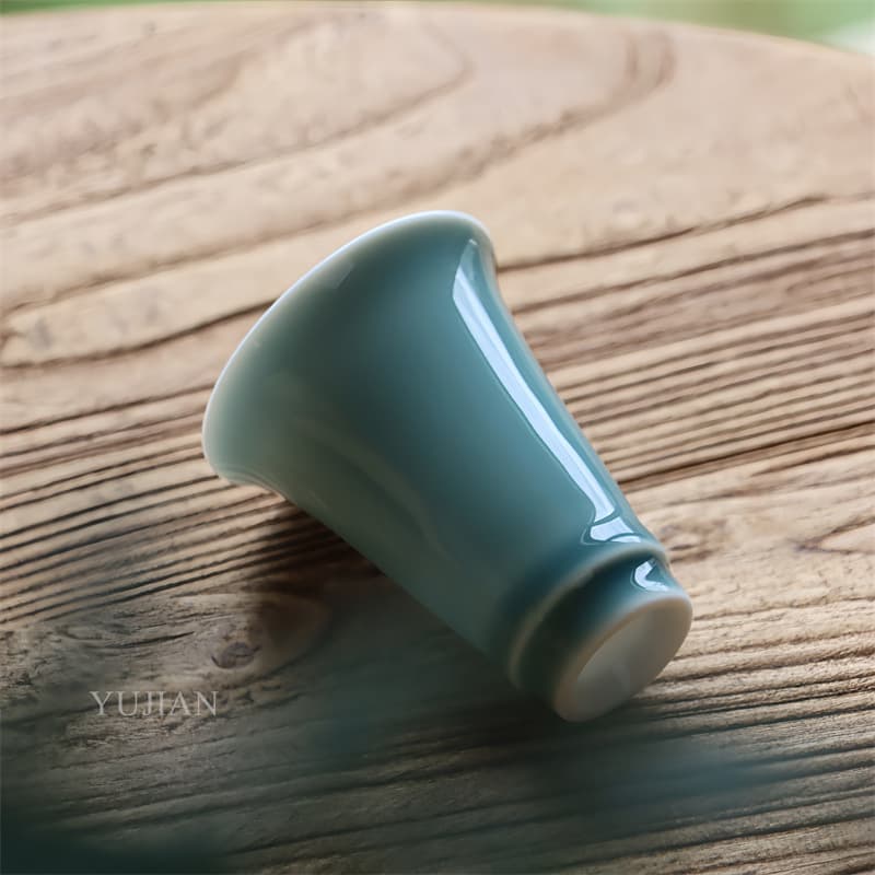 Household traditional autumn blue white porcelain scent cup gathering incense cup Kung Fu tea set tea cup tea cup water cup owner single cup