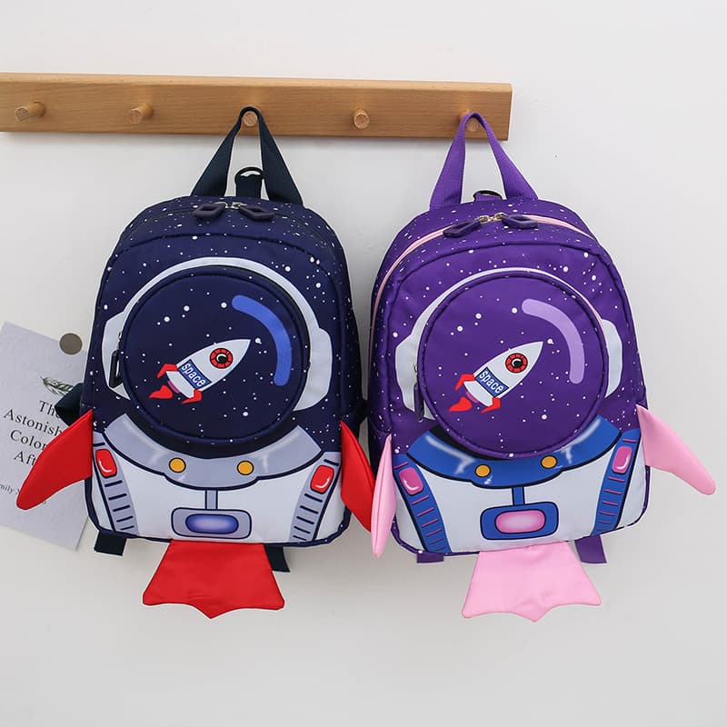 Children's kindergarten school bag small class middle class large class boy boy baby 3 years old 5 child astronaut backpack trendy child