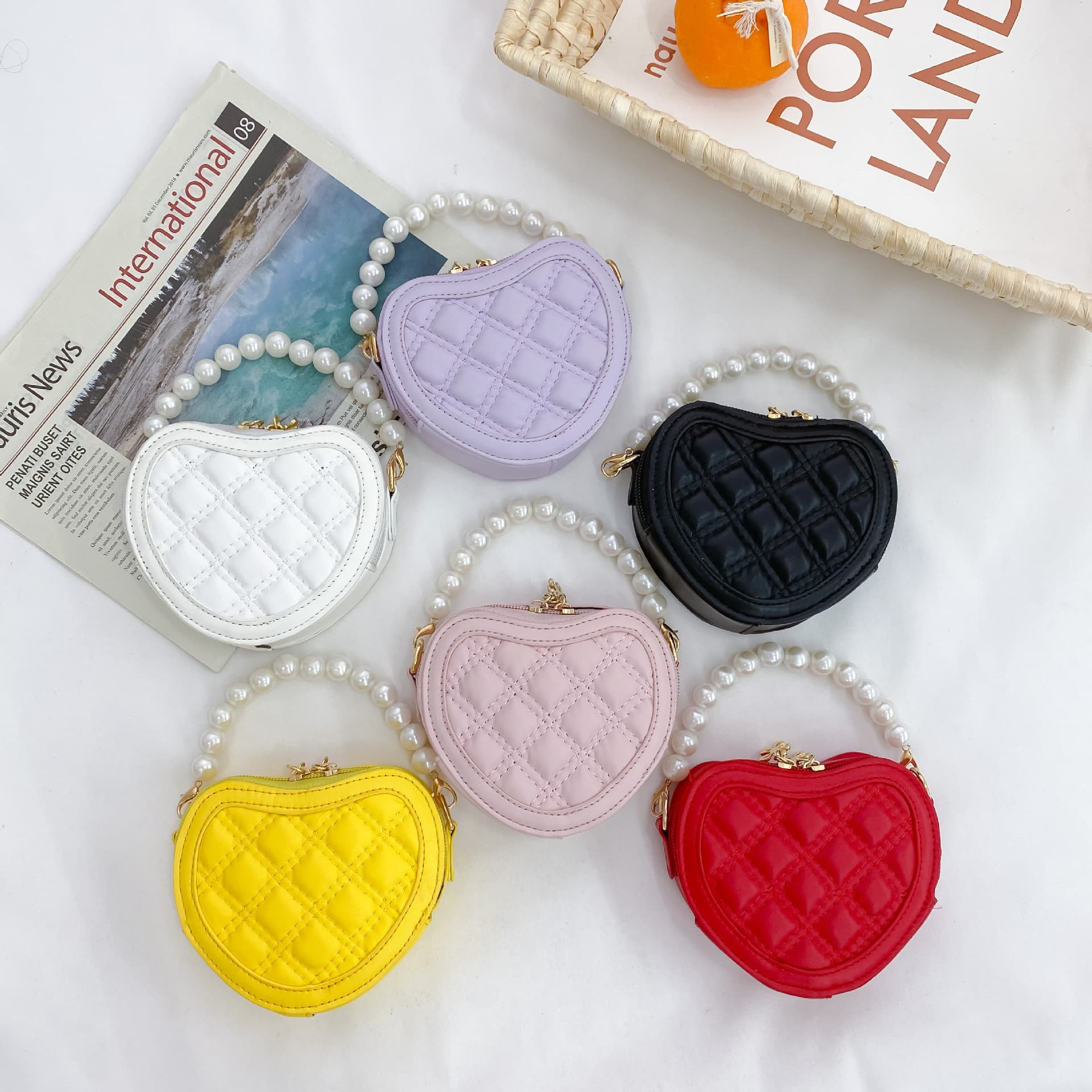 2023 Spring/Summer New Small Fragrance Style Diamond Pattern Heart Chain Bag with Pearls, Handheld Crossbody Children's Bag, Parent-Child Mini