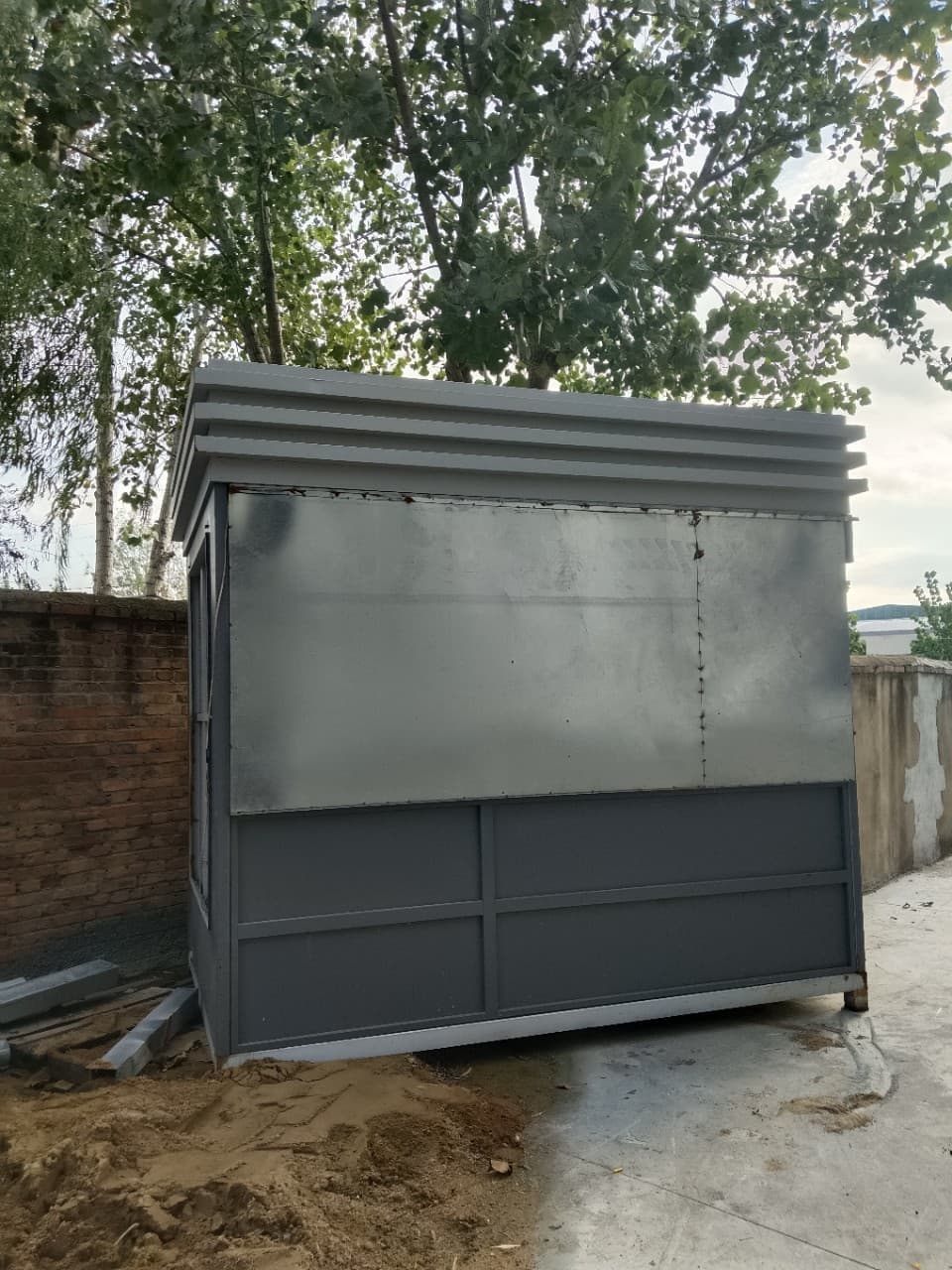 Two-corner curved guard booth, outdoor steel structure security booth, guard room for residential communities and factories