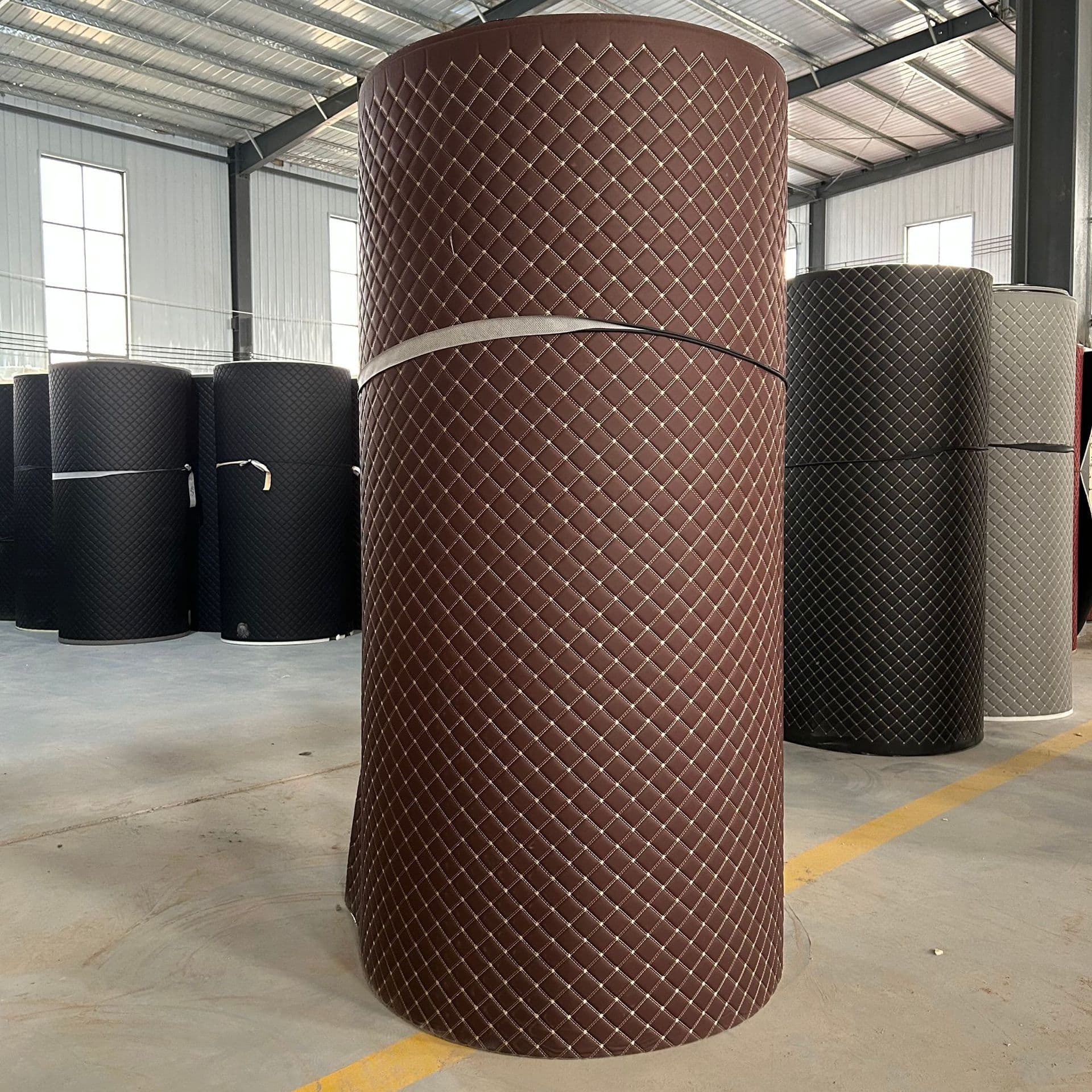 Automotive Mat Roll Materials with Leather Embroidery, XPE Foam, Burr Raw Materials, and Custom Eco-Friendly Pore Leather for Vehicle Use