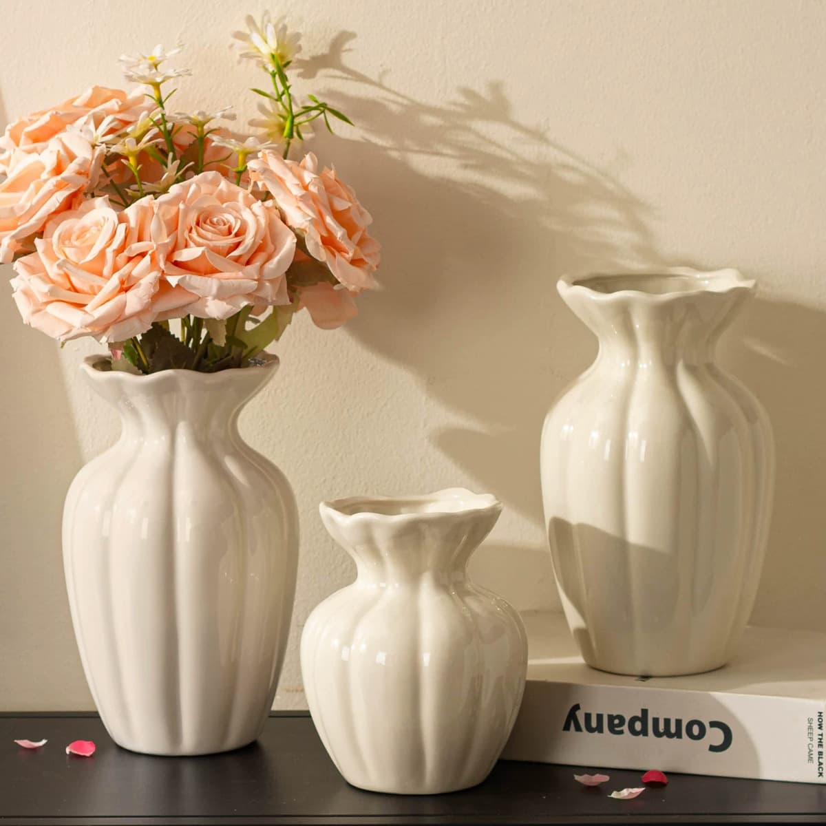 Cream-style ceramic vase, high-end retro minimalist French-American decor piece for living room, hydroponic fresh flower arrangement decoration