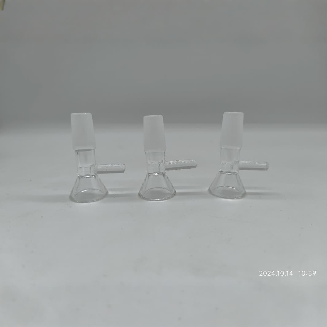 Manufacturer supplies high borosilicate glass pipes, 14mm small pipes, large stock available.