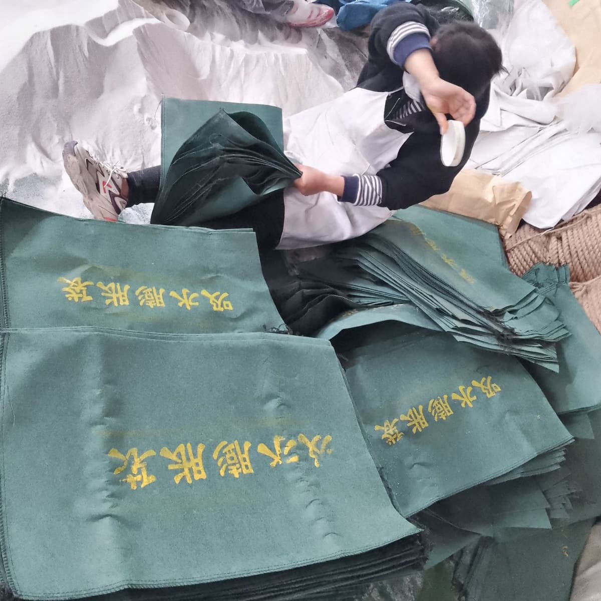 Flood Control Water-Absorbing Inflatable Bags, Canvas Specialized Flood Prevention Sandbag Kits, Water Blocking Tool, Fire Use No Sand Filling 40*60