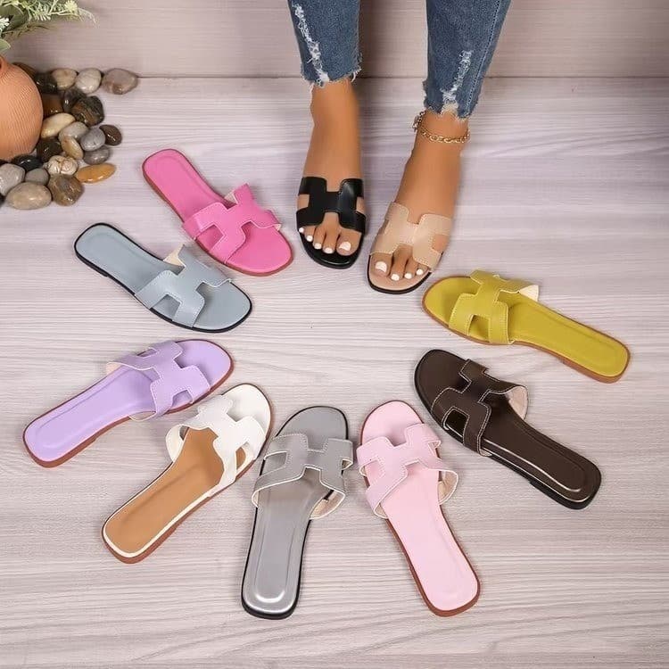 Trendy Flat Sandals for Women Summer 2026 New Style Korean Beach Travel Flip Flops