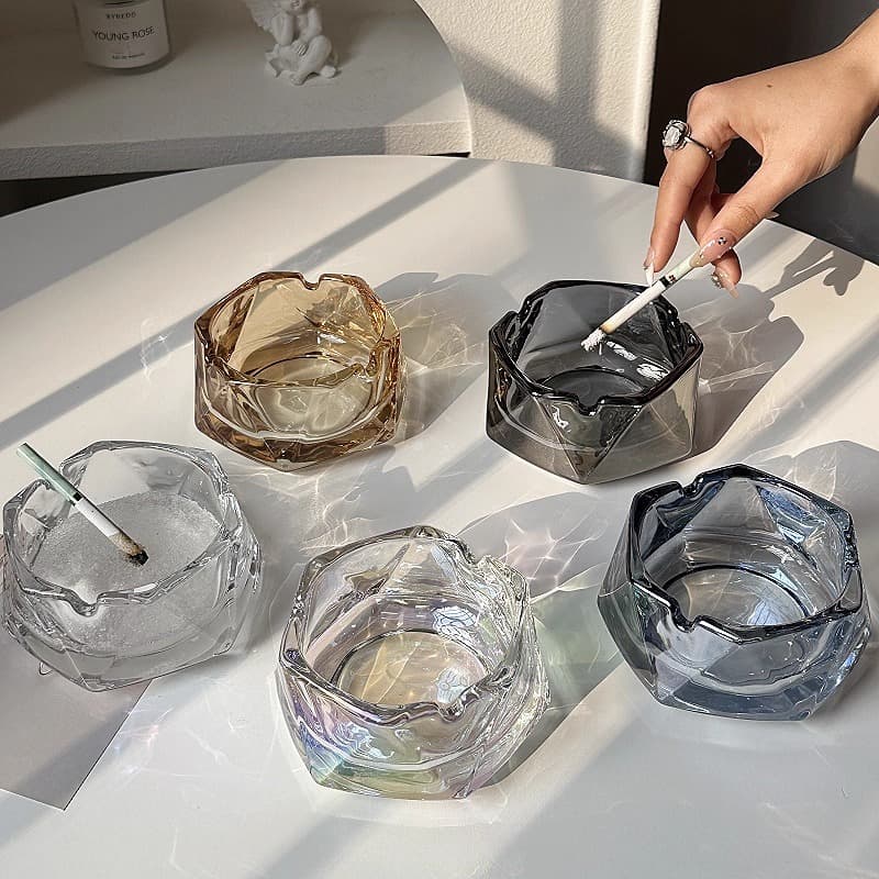 Creative Home Glass Ashtray, Trendy and Luxurious for Living Room, High-End Geometric Ashtray for Office Fashion