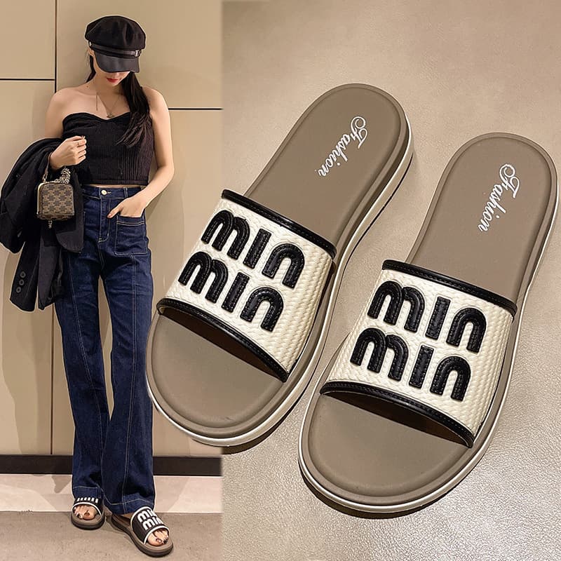 Slippers for women for summer outing, new style, small fragrant style, beach slippers, Internet celebrity, versatile indoor non-slip sandals
