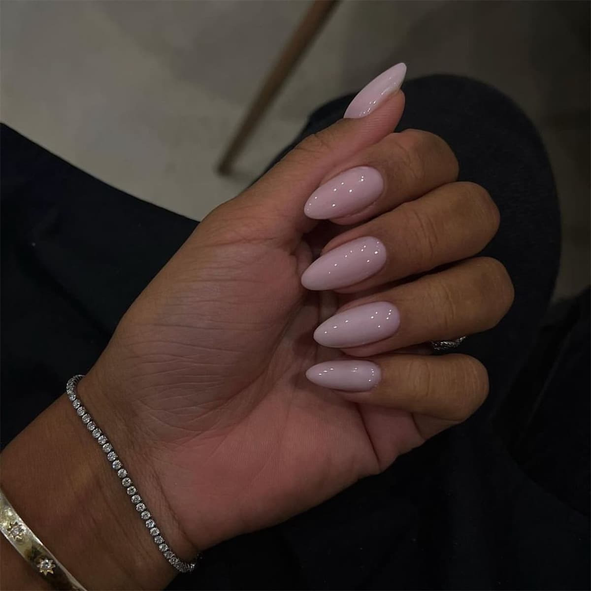 Cross-border Hot Selling Almond Shape Solid Color New Simple Wearable Nails Short False Nail Tips 24pcs Set Wholesale