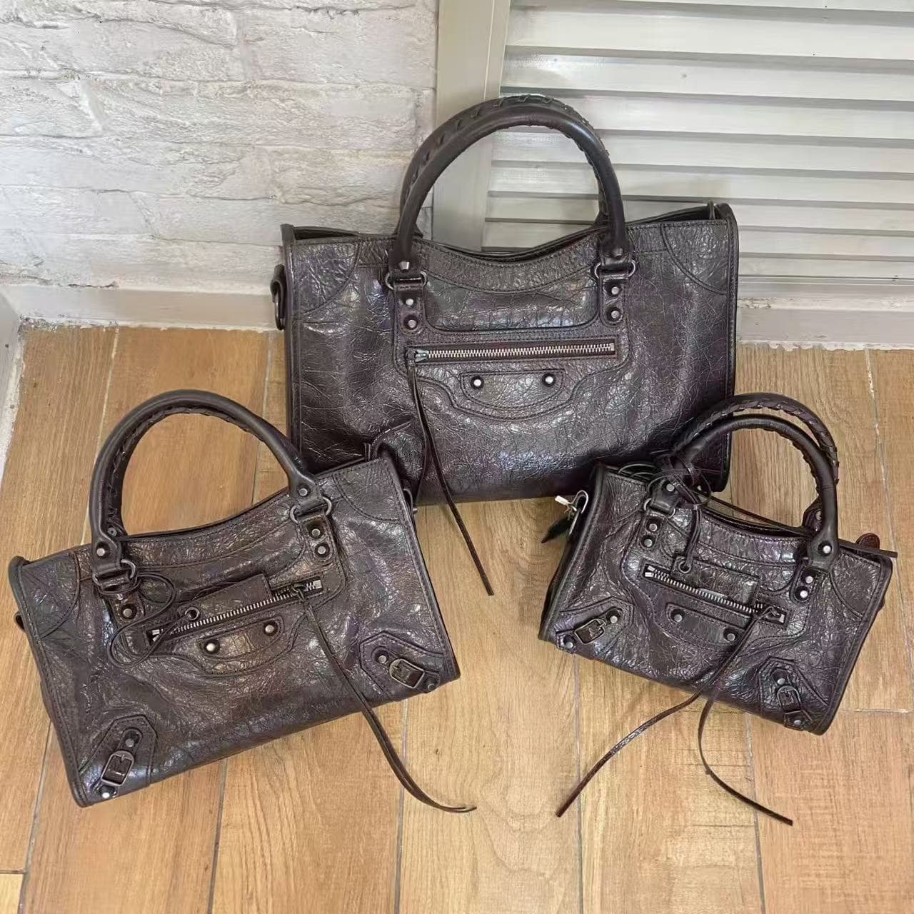 2026 New Waxed Leather Paris Motorcycle Bag for Women, Chic French Vintage Studded Handbag Shoulder Bag
