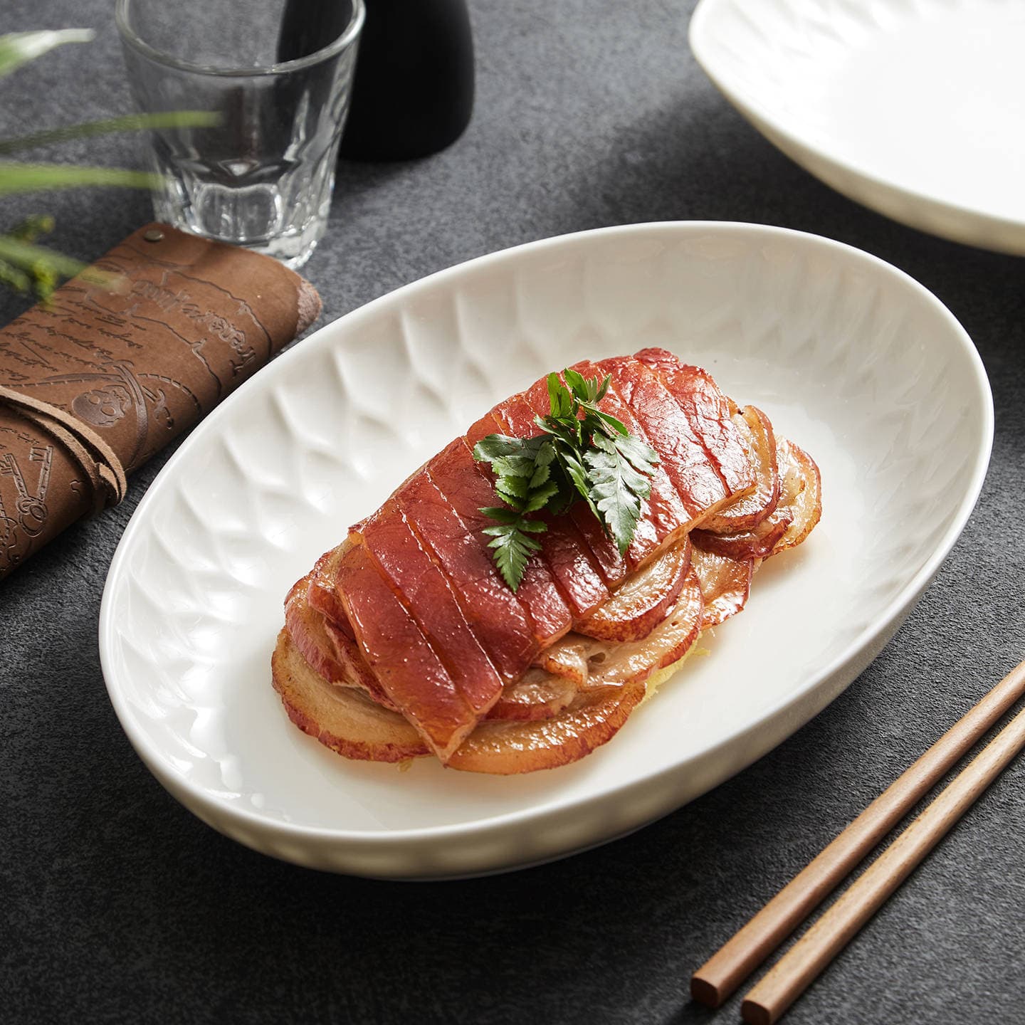 Dehua white porcelain tableware 2025 new style, particularly beautiful, exquisite and high-end household ceramic oval fish plate