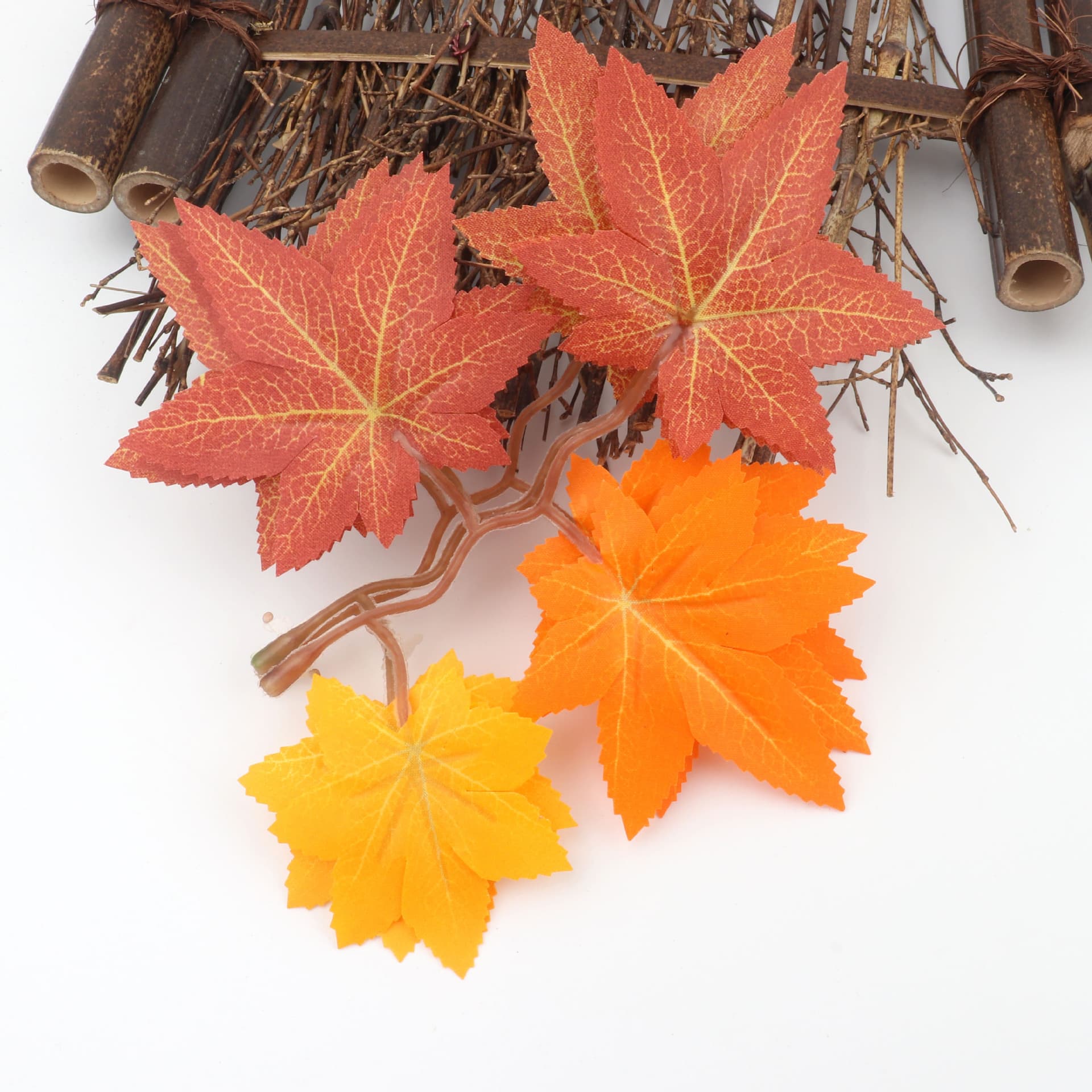 Amazon cross-border artificial maple leaves for Halloween, harvest festival, Thanksgiving home decor, autumn color single-piece simulated maple leaves