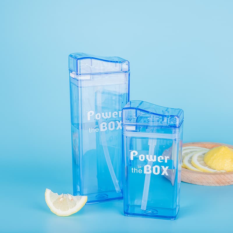 Plastic Kids Cup Square Flip-Top Straw Silicone Spout Press-to-Open Pop-Up Lid Children's Square Cup Factory In Stock with Lid